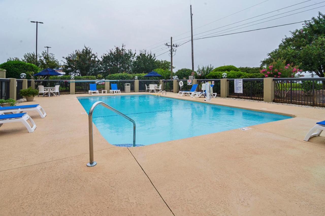 Comfort Inn University Wilmington Exterior photo