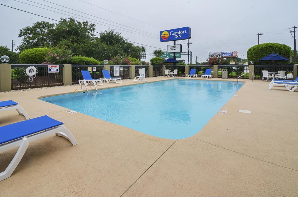 Comfort Inn University Wilmington Exterior photo