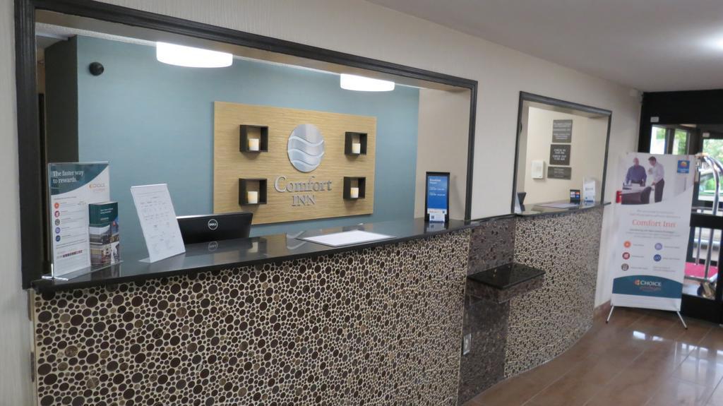 Comfort Inn University Wilmington Exterior photo