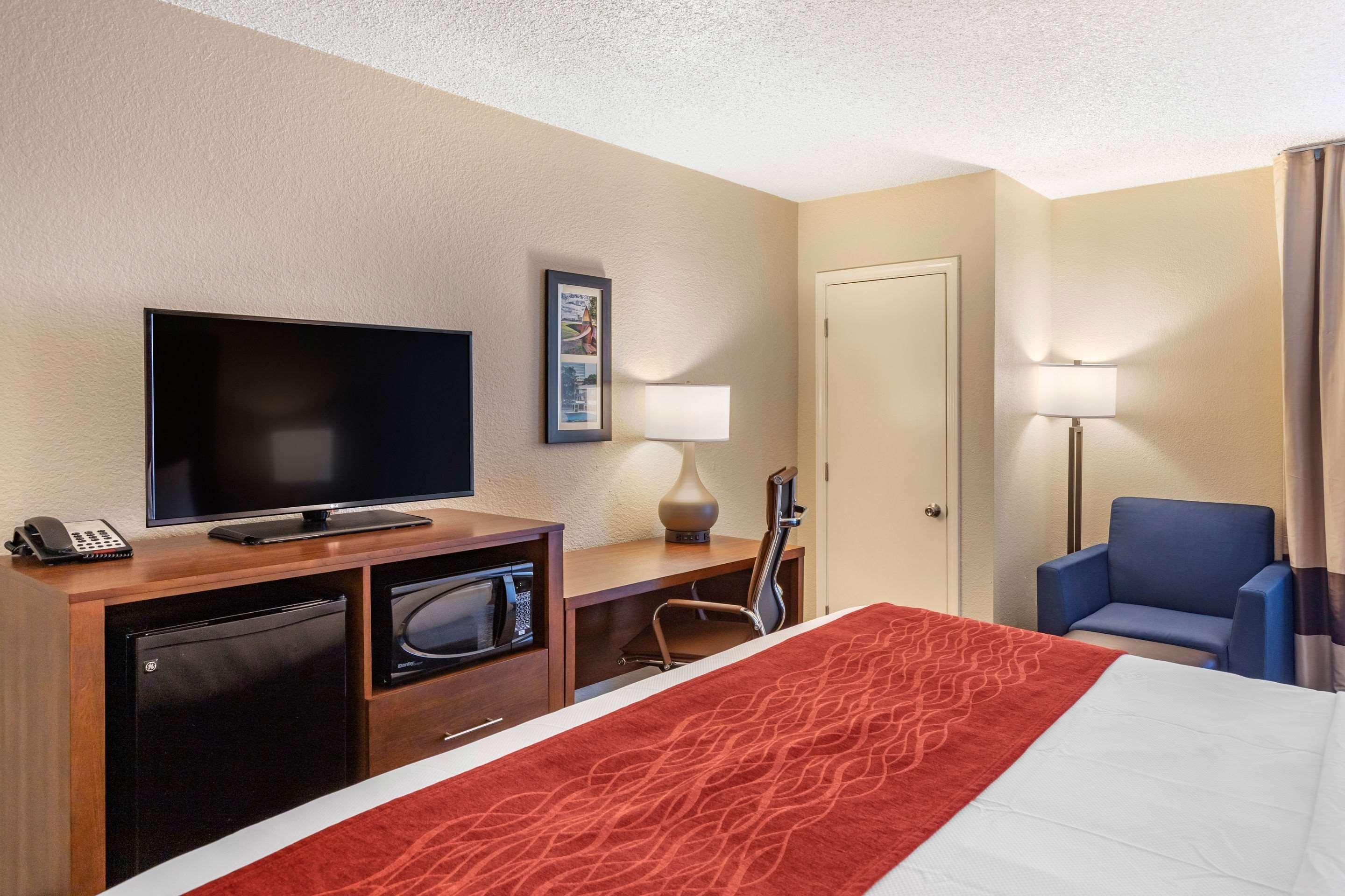 Comfort Inn University Wilmington Exterior photo