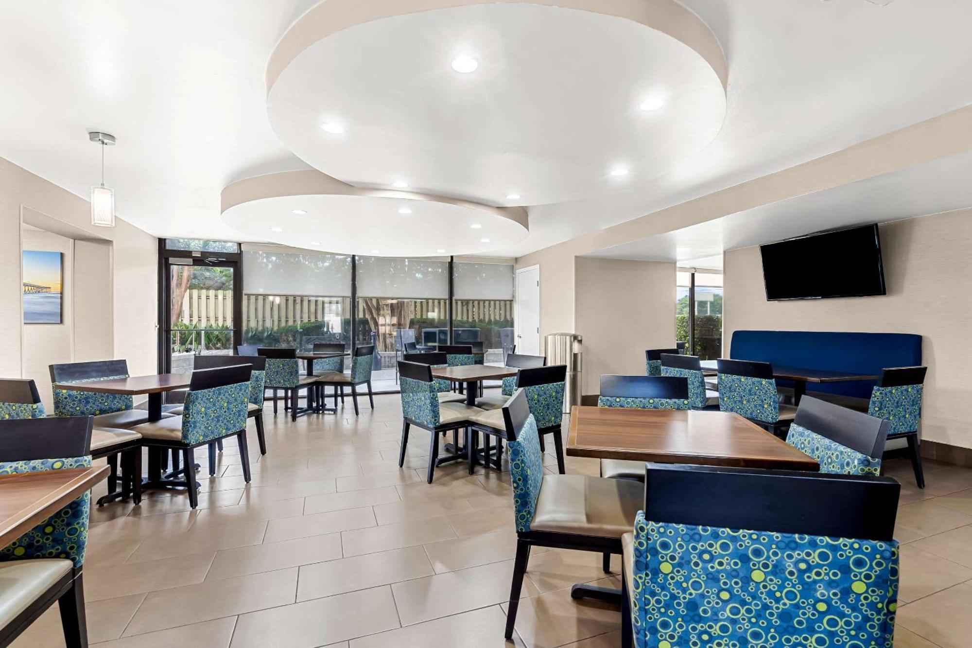 Comfort Inn University Wilmington Exterior photo