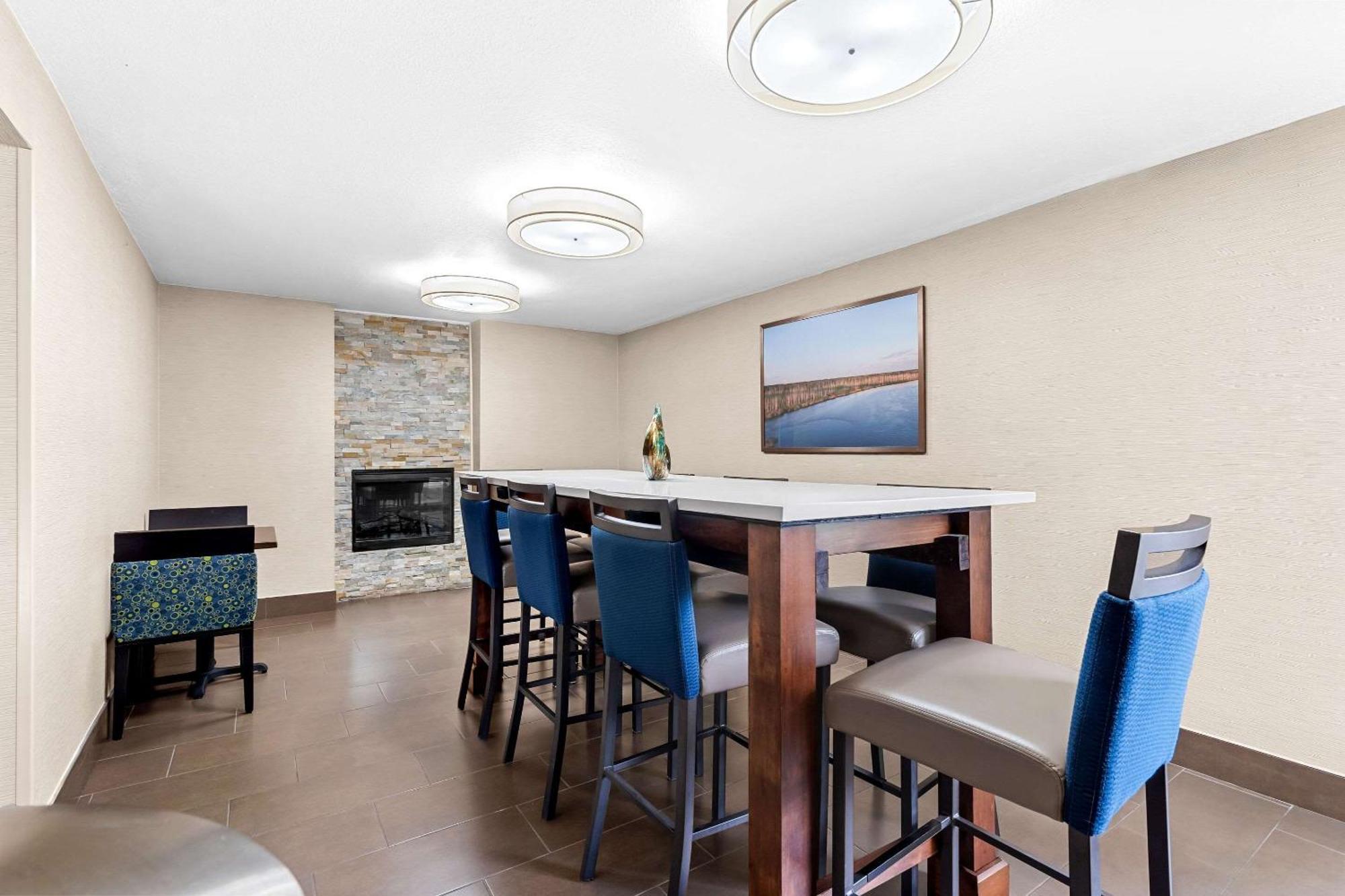 Comfort Inn University Wilmington Exterior photo