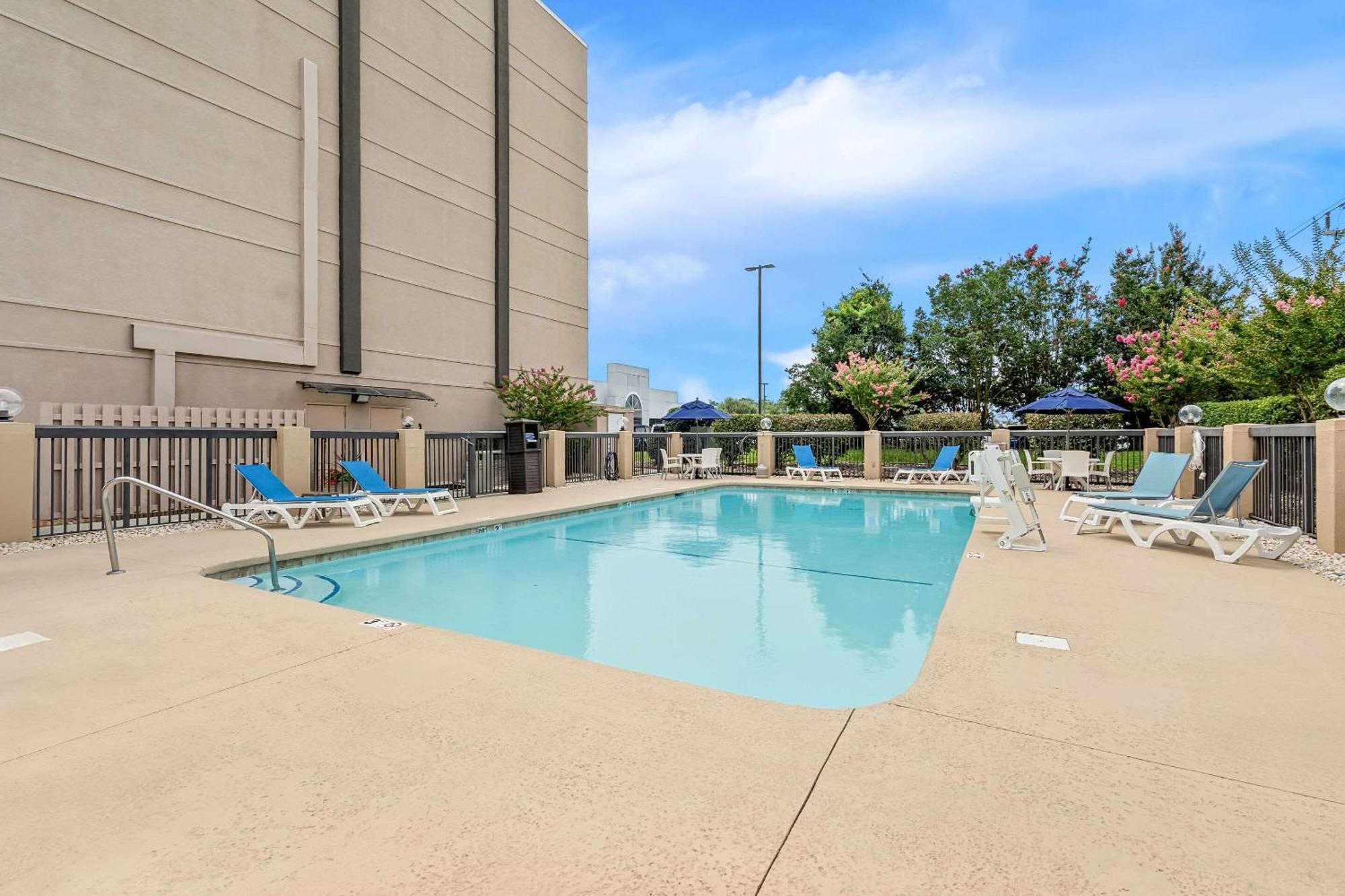 Comfort Inn University Wilmington Exterior photo