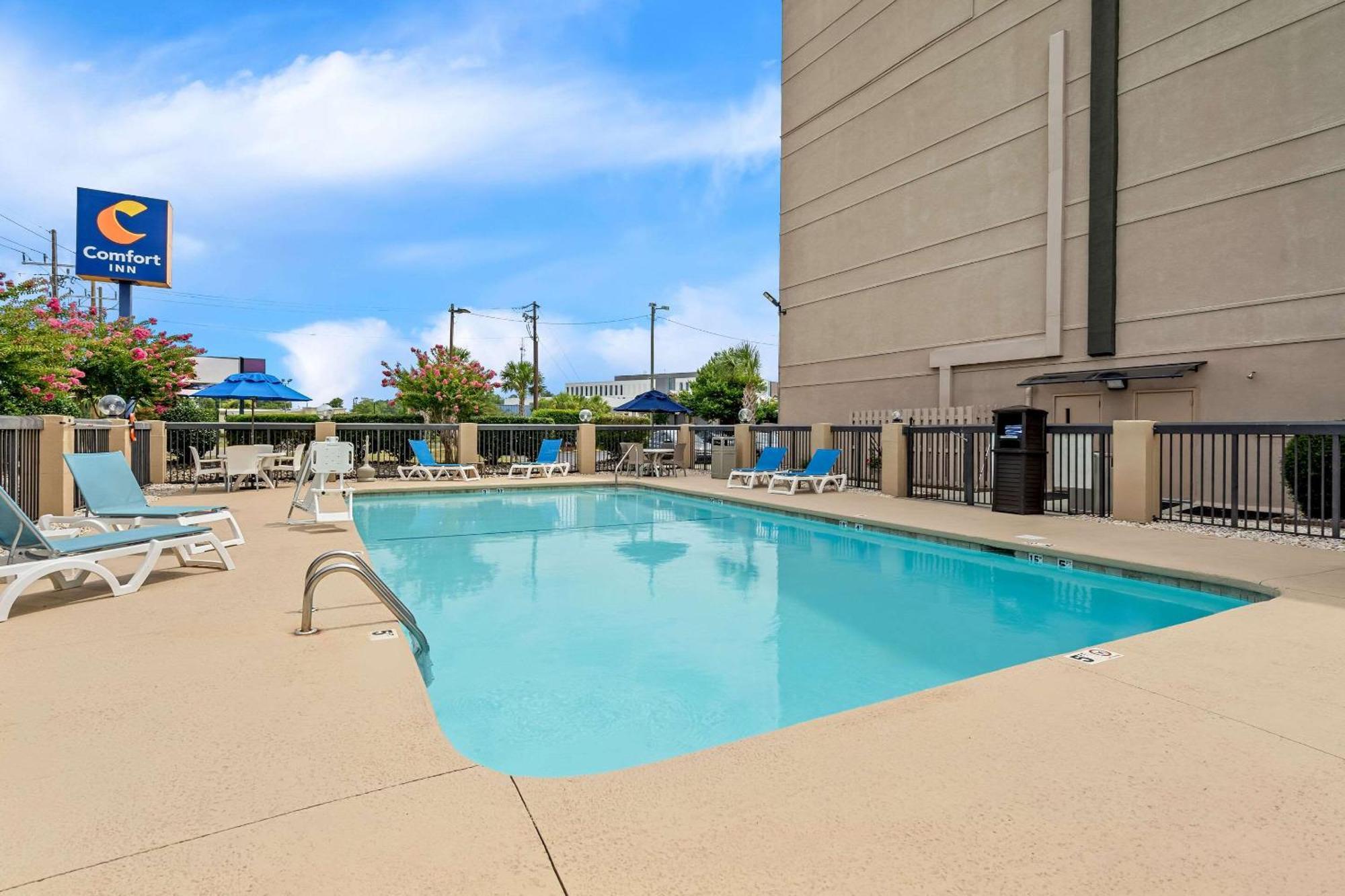 Comfort Inn University Wilmington Exterior photo