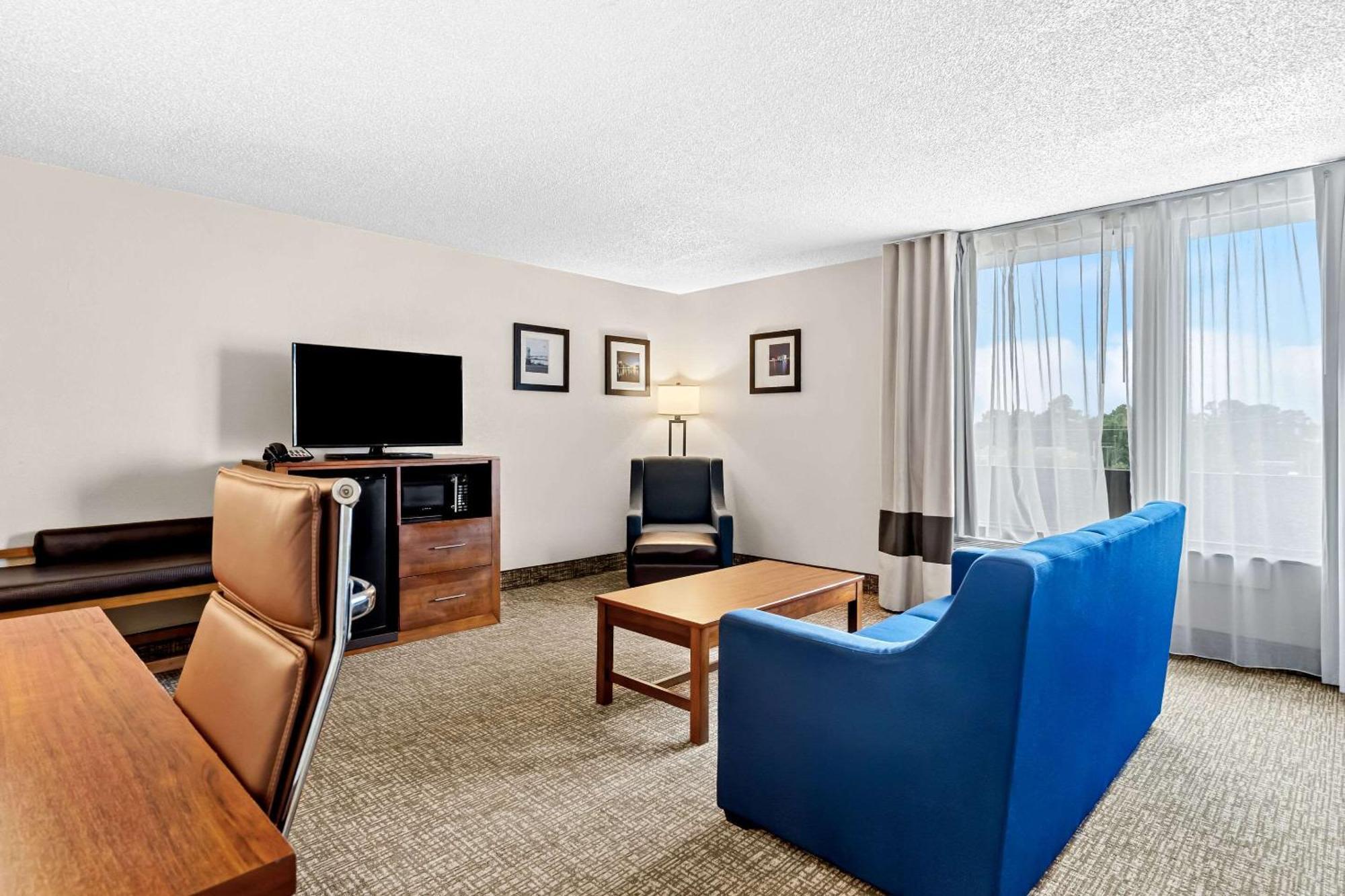 Comfort Inn University Wilmington Exterior photo