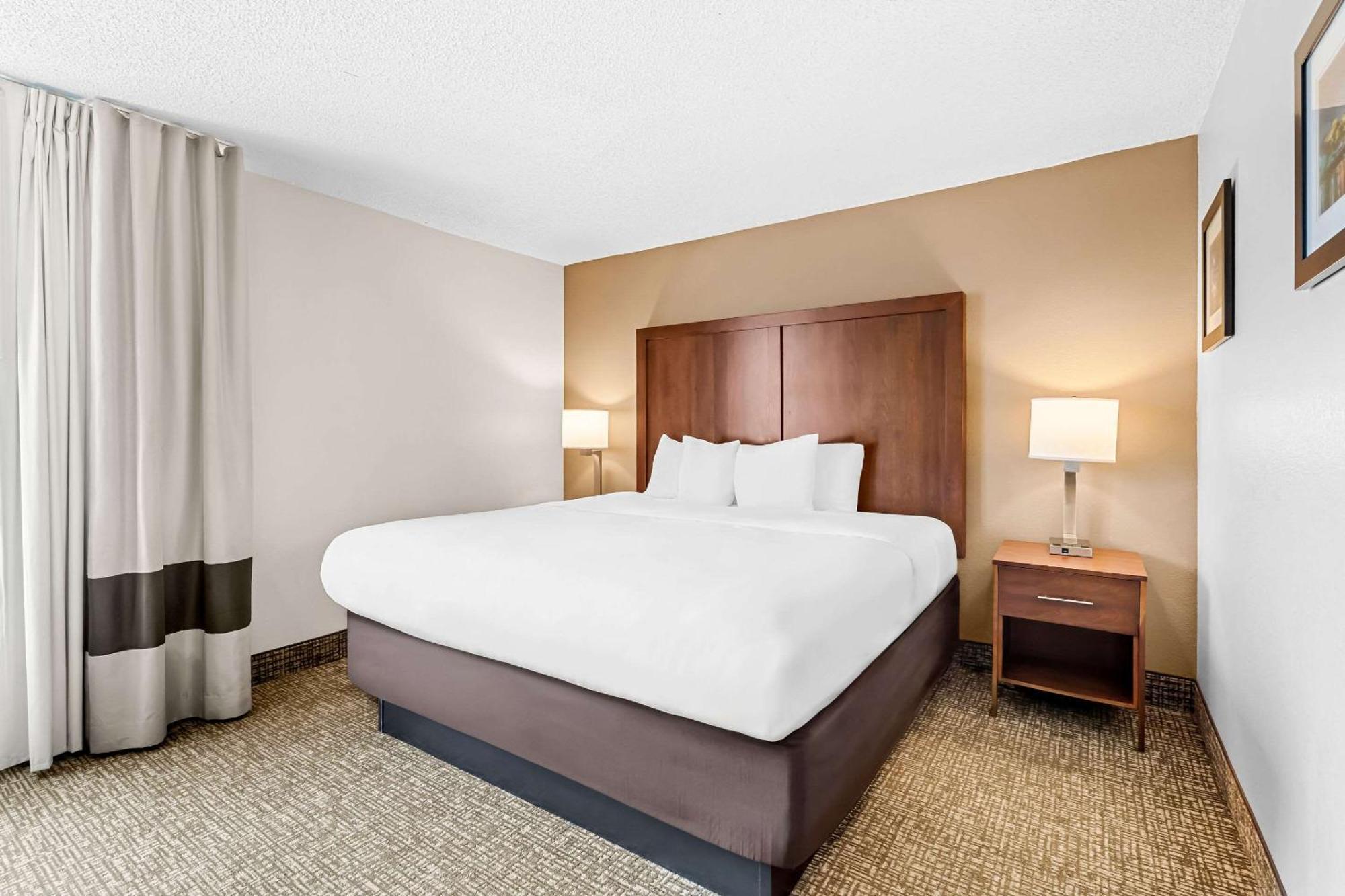 Comfort Inn University Wilmington Exterior photo
