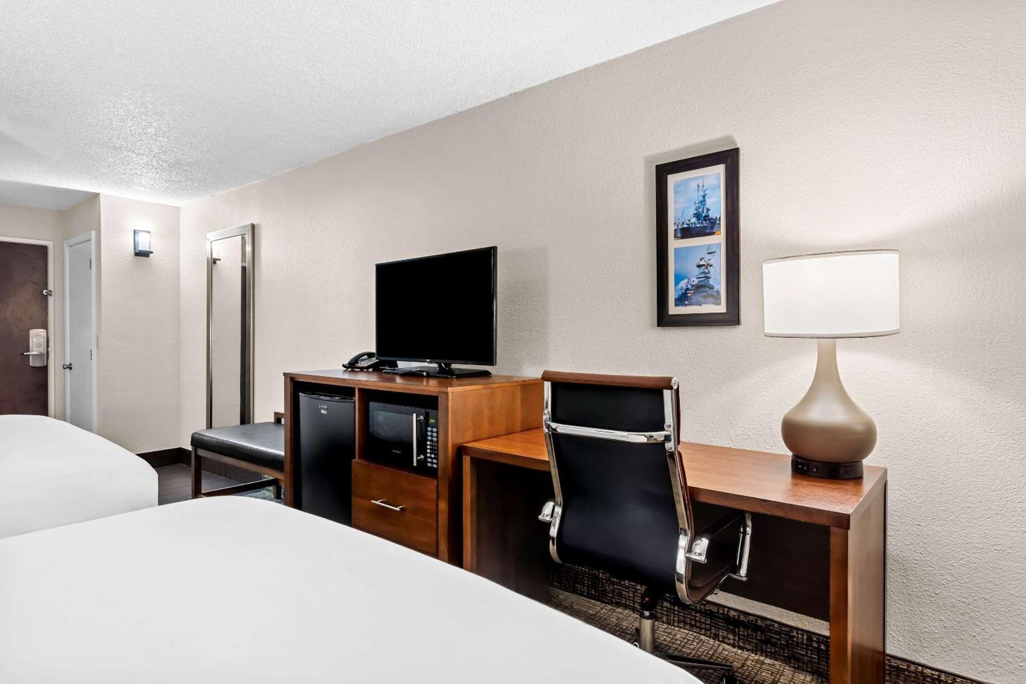 Comfort Inn University Wilmington Exterior photo