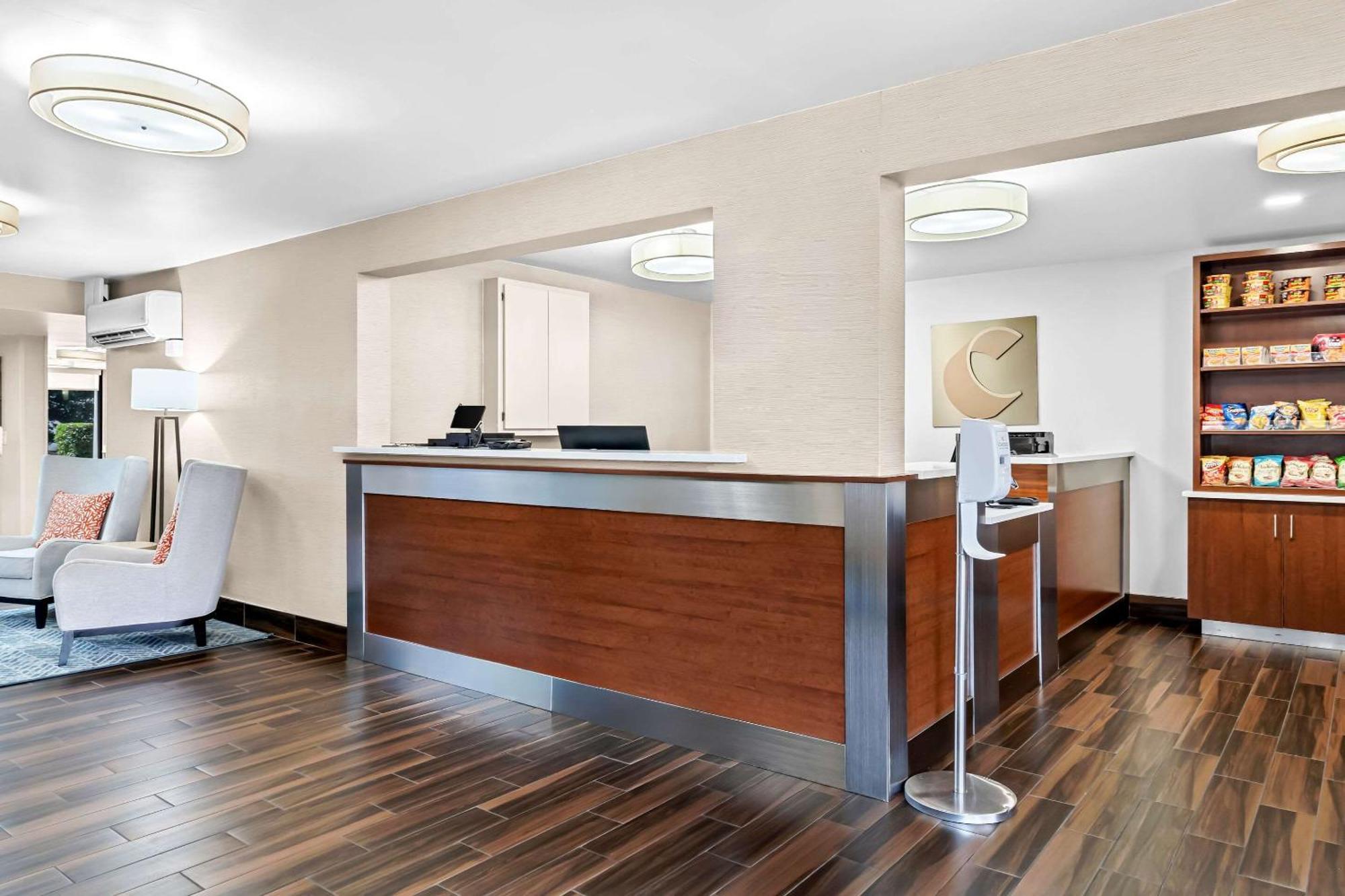 Comfort Inn University Wilmington Exterior photo