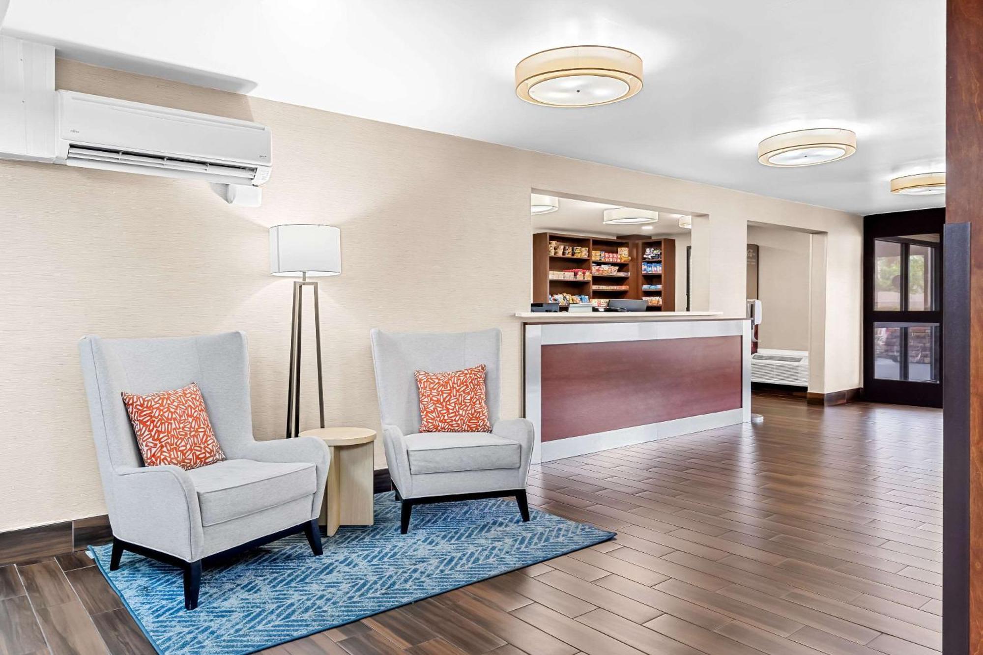 Comfort Inn University Wilmington Exterior photo