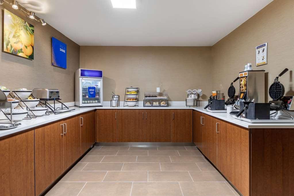 Comfort Inn University Wilmington Restaurant photo