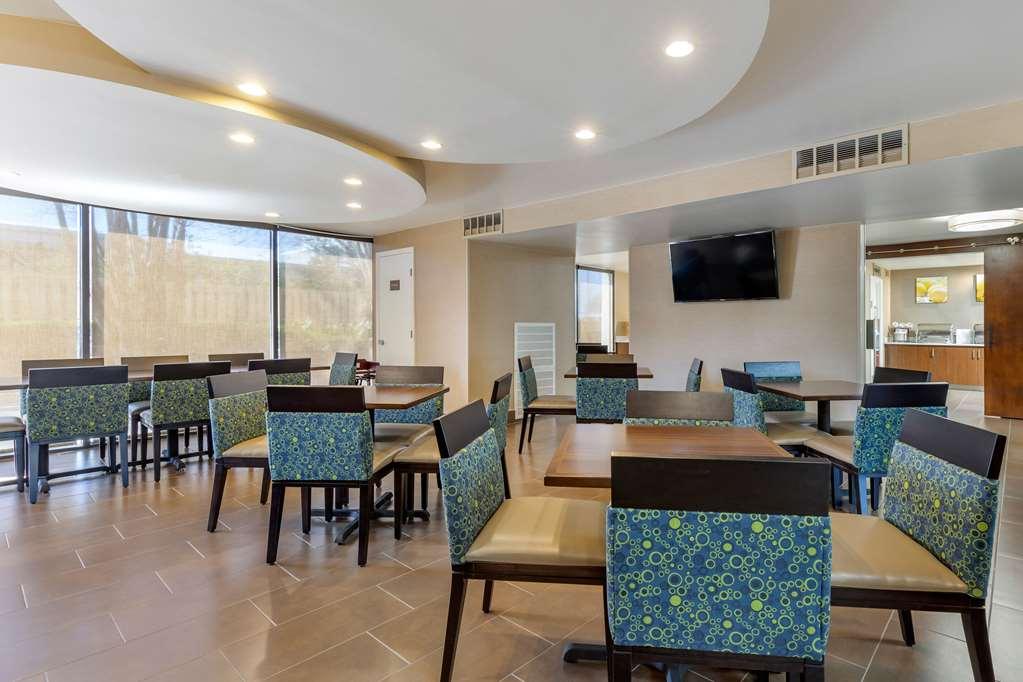 Comfort Inn University Wilmington Restaurant photo