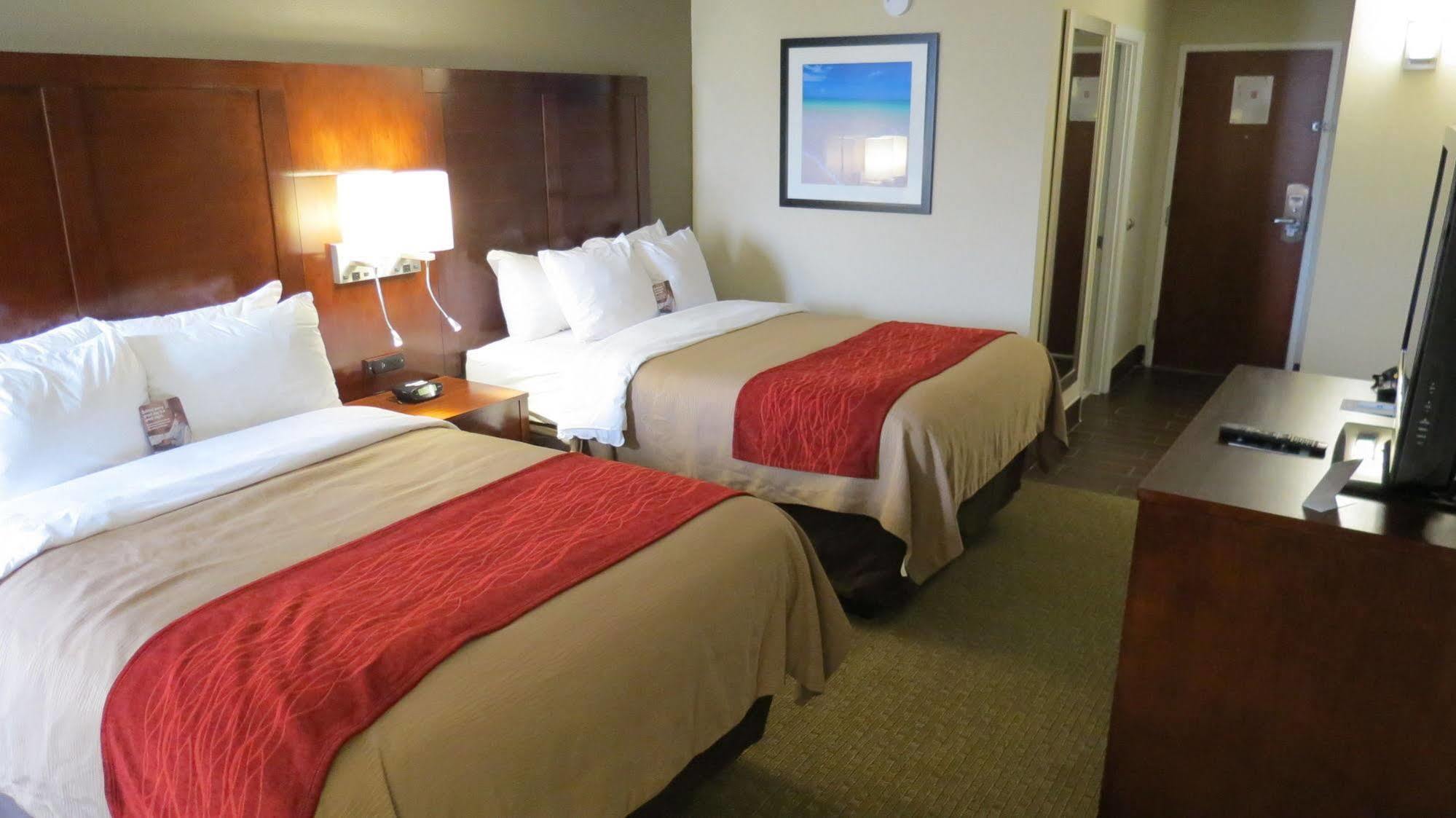 Comfort Inn University Wilmington Exterior photo
